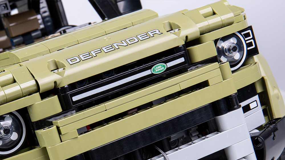 LEGO® TECHNIC ™ LAND ROVER DEFENDER 90 5