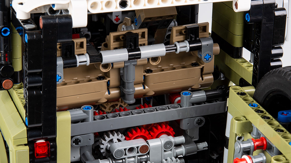 LEGO® TECHNIC ™ LAND ROVER DEFENDER 90 6