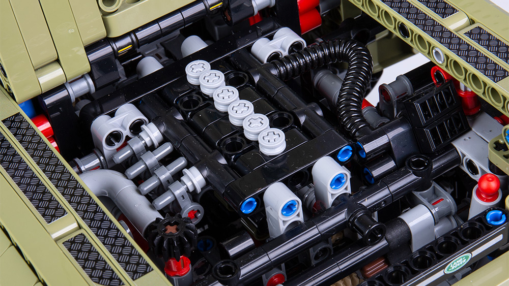 LEGO® TECHNIC ™ LAND ROVER DEFENDER 90 11